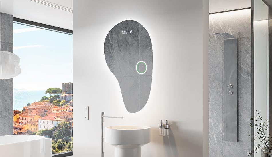 Uregelmæssigt spejl med blødt ambient-belysning til et elegant interiør | ARTFORMA