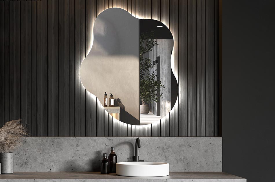 Uregelmæssigt spejl med blødt ambient-belysning til et elegant interiør | ARTFORMA