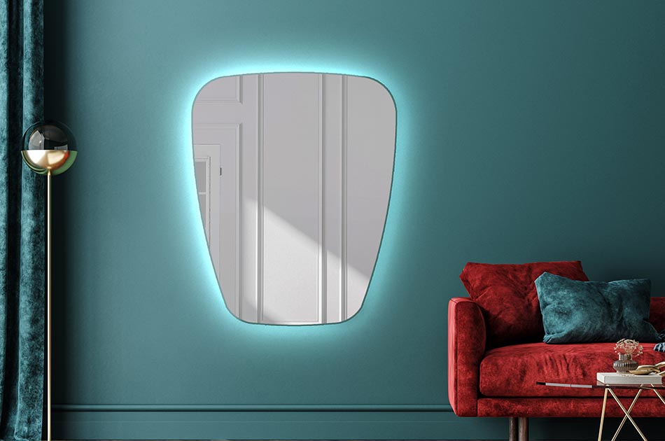 Uregelmæssigt spejl med blødt ambient-belysning til et elegant interiør | ARTFORMA