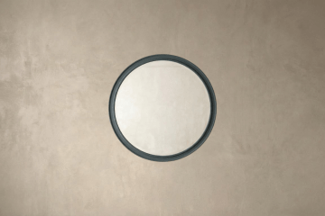 Spejle i en lakeret ramme