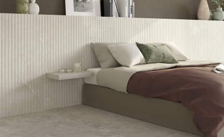 Rillet porcelænsflise til gulv, 60x120, lys grå, mat, A4H510 Rigat-One Ermetica Bianco
