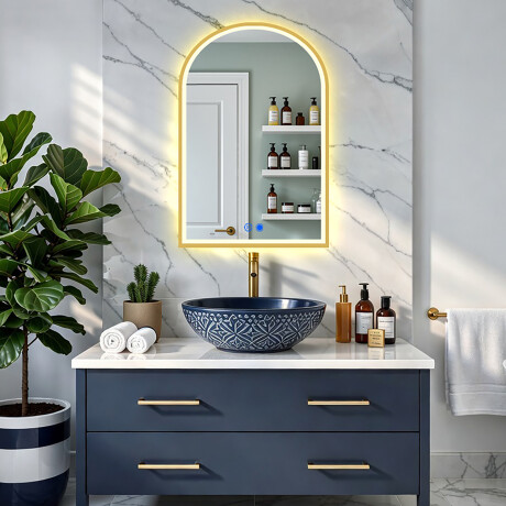 Uregelmæssigt LED-belyst spejl i en guldfarvet aluminiumsramme #8